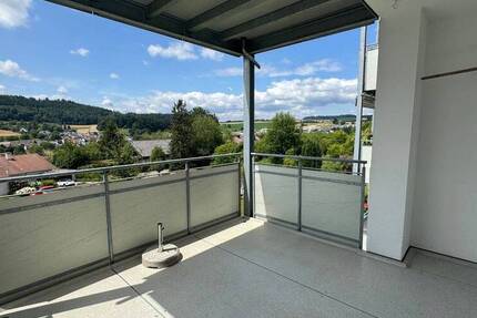 Herrliche 1 Zi.-Wohnung im 1.OG mit großem Balkon und unverbaubarem Fernblick !