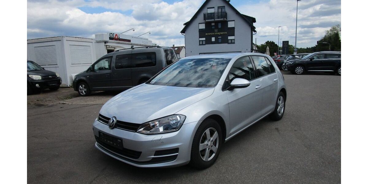 VW Golf 82.000 km 12.750 &euro; Böblingen 71032