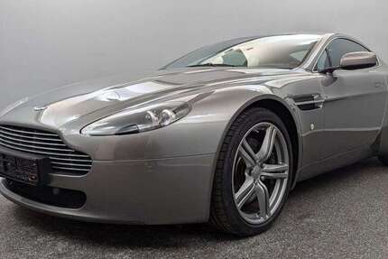 Aston Martin V8