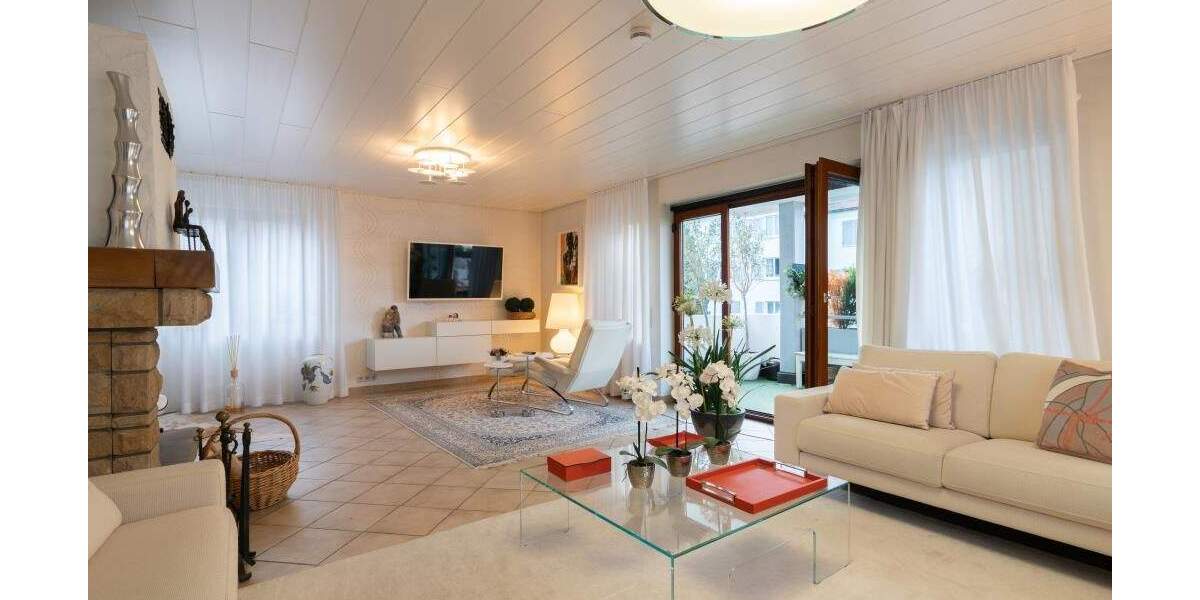 PROVISIONSFREI Grosszügige exklusive Wohnung, mit 2 Garagen in Zentrumsnähe Fellbach Rathaus 5 zimmer