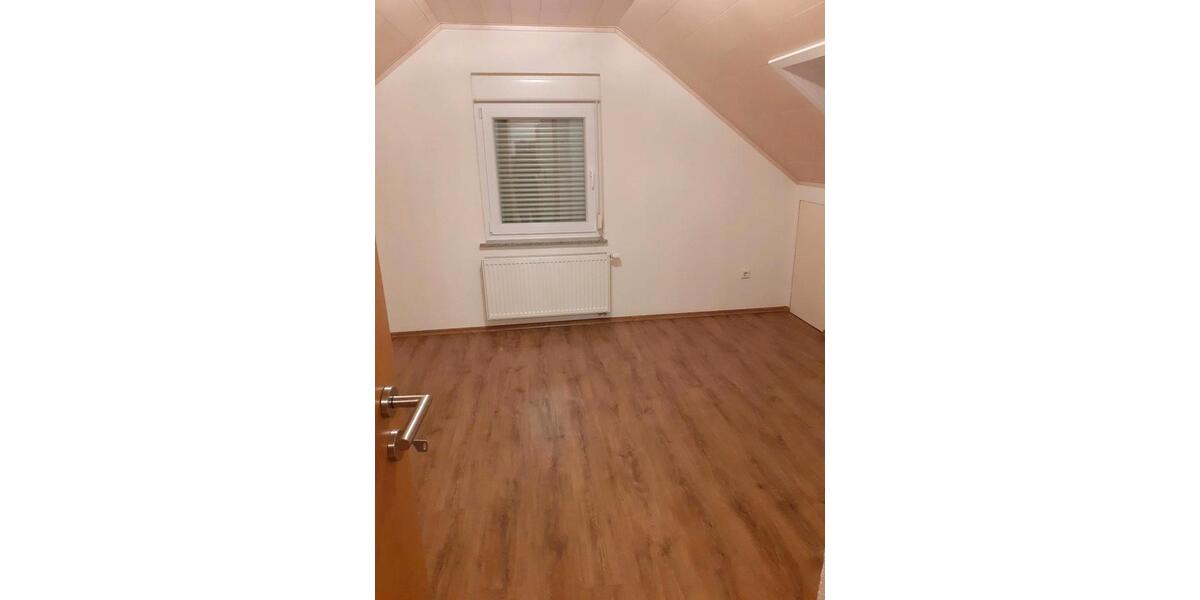 Dachgeschoßwohnung Nürtingen - 2 Zimmer, 30 m&sup2;, 700&euro; | Angebot:25932436