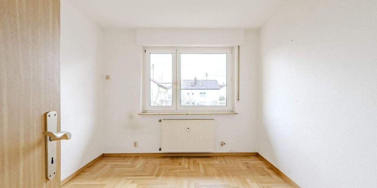 Mehrfamilienhaus, Wohnhaus Sindelfingen / Maichingen Maichingen - 8 Zimmer, 145 m&sup2;, 695.000&euro; | Angebot:24251105