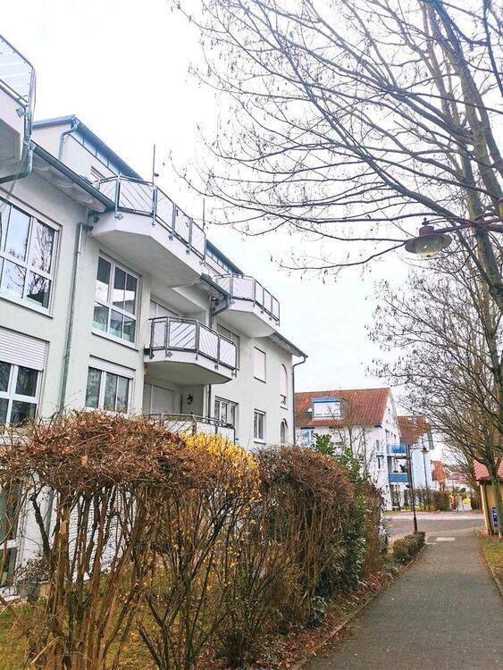 Stilvolle und moderne 2-Raum-DG-Wohnung mit EBK in Freiberg am zimmer