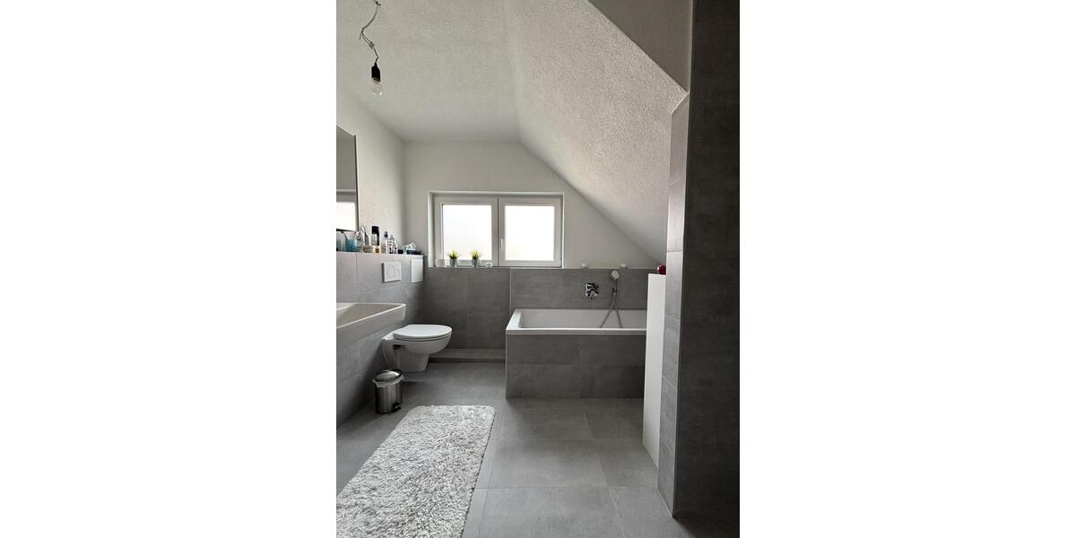 Etagenwohnung Ludwigsburg Hoheneck - 3.5 Zimmer, 90 m&sup2;, 1.350&euro; | Angebot:26089403