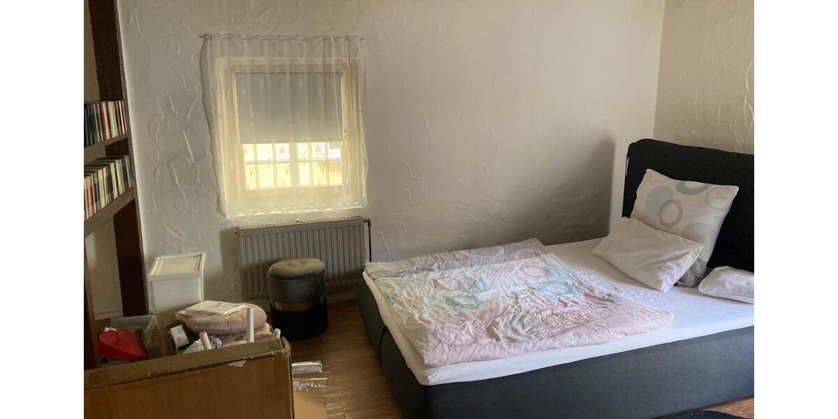 Von privat: 1 12 Zimmerwohnung in historischem Haus in Esslingen 2 zimmer