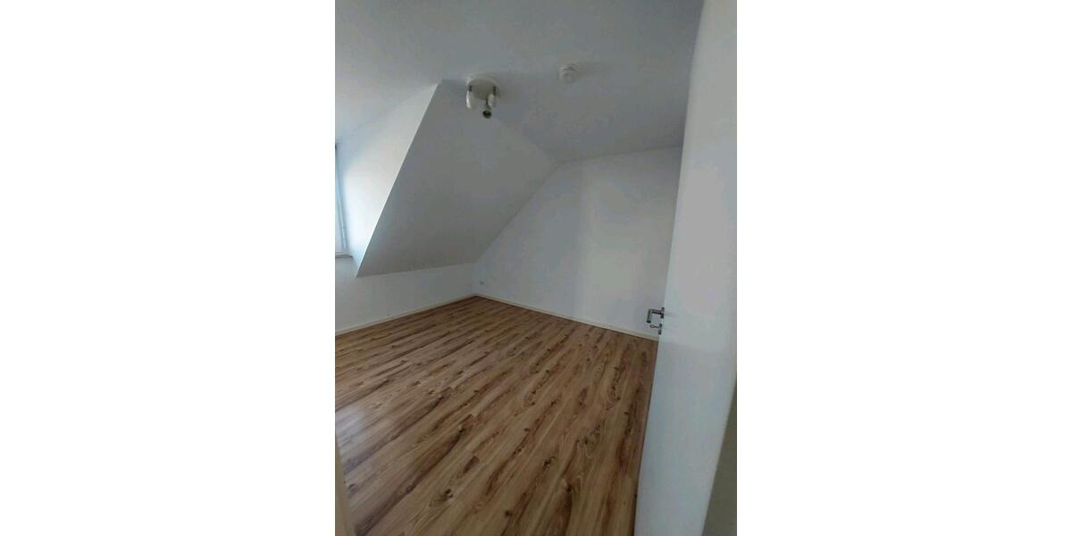 Dachgeschoßwohnung Ostfildern - 5 Zimmer, 130 m&sup2;, 1.650&euro; | Angebot:24605853