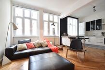 Modernisierte zwei Zimmer Altbau-Wohnung in zentraler Lage