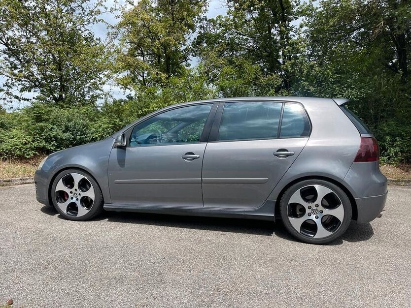 VW Golf 143.000 km 9.900 € Stuttgart 70191