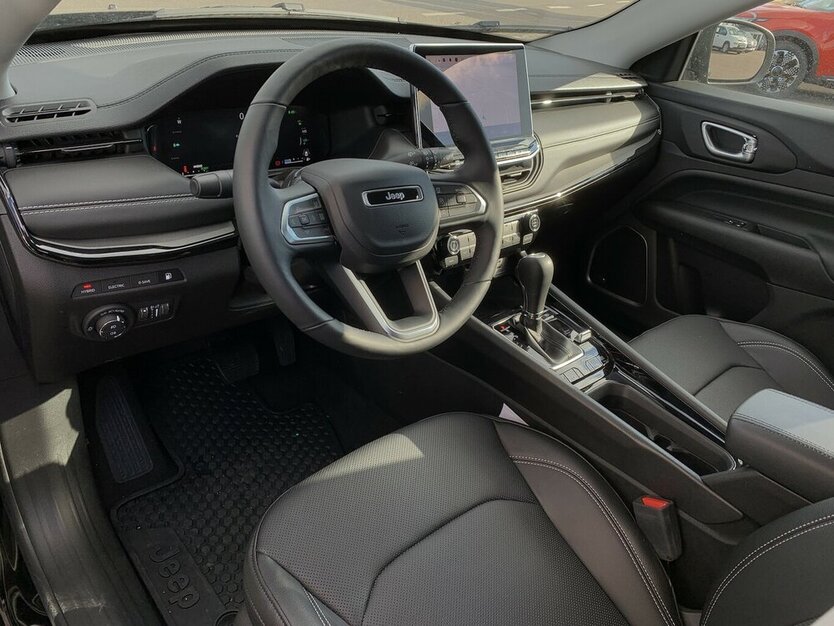 Jeep Compass 1.3 T4 4xe PLUG-IN HYBRID Automatik S 6.500 km 39.900 € Backnang, 71522