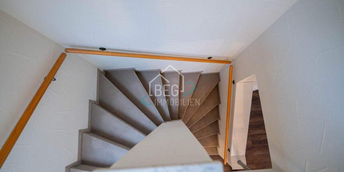 Gartenidylle trifft Wohnkomfort: Doppelhaushälfte mit Einliegerwohnung 4 zimmer