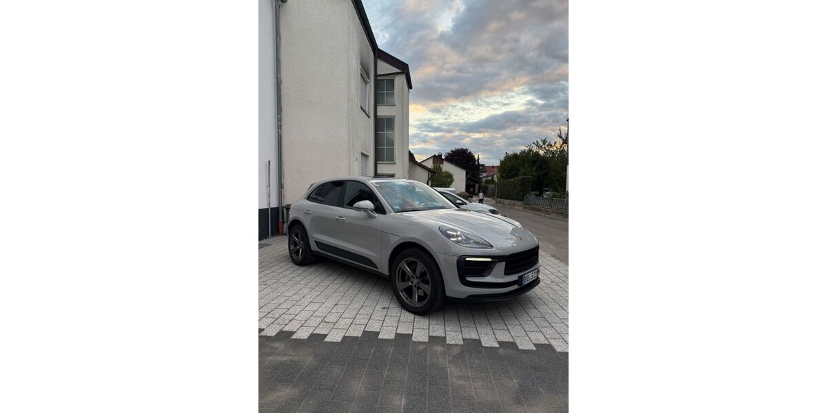 Porsche Macan 65.478 km 61.900 &euro; Stuttgart 70178