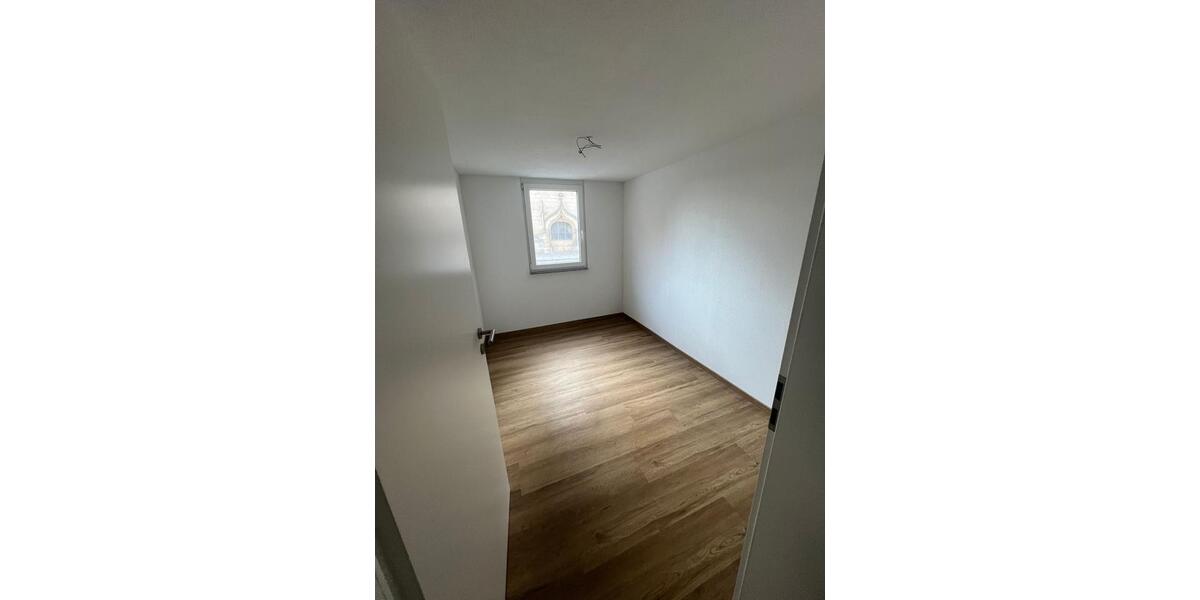 Erdgeschoßwohnung Stuttgart Vaihingen - 4 Zimmer, 20 m&sup2;, 1.200&euro; | Angebot:25418111