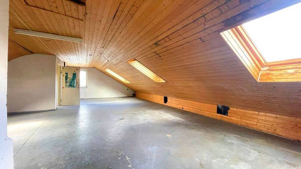 S-Schönberg: 2-3-Familienhaus mit viel Potenzial in bester Lage!***