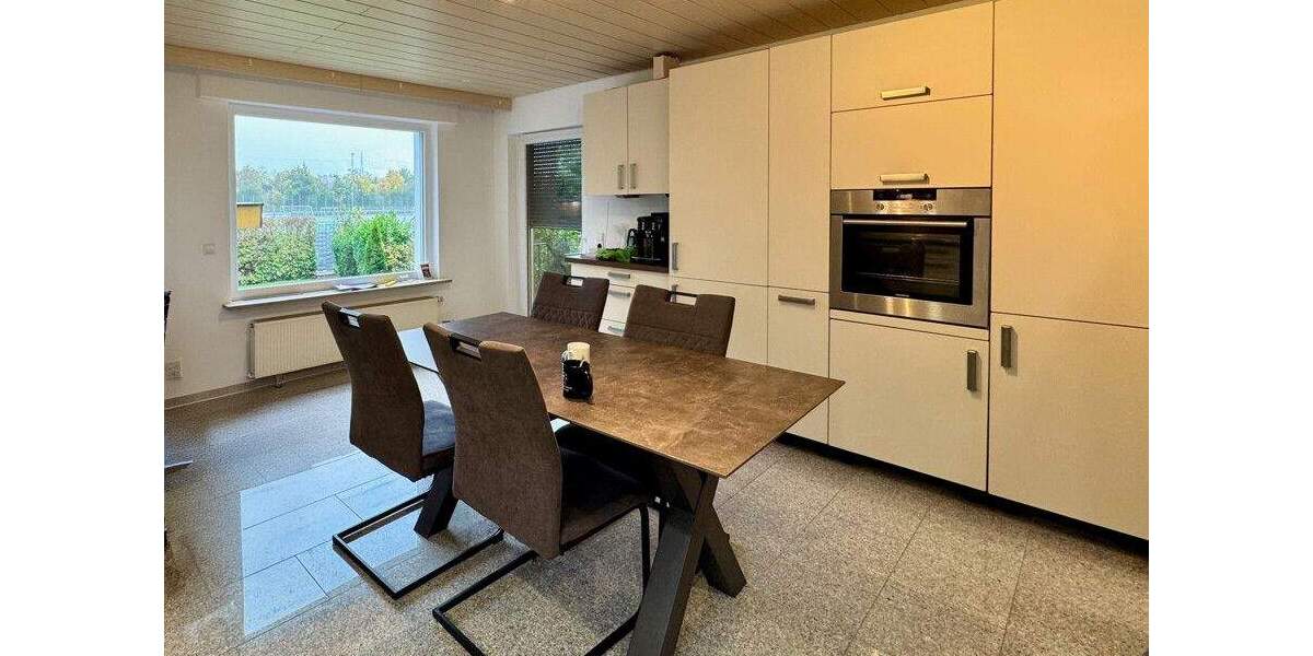 EINE RUNDE 3! Dreifamilienhaus in Remseck-Aldingen 9 zimmer