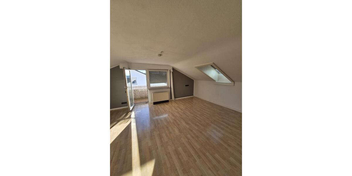Dachgeschoßwohnung Stuttgart Zuffenhausen - 1 Zimmer, 42 m&sup2;, 900&euro; | Angebot:25219392