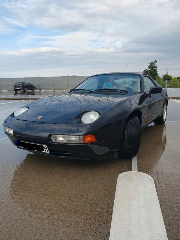 928