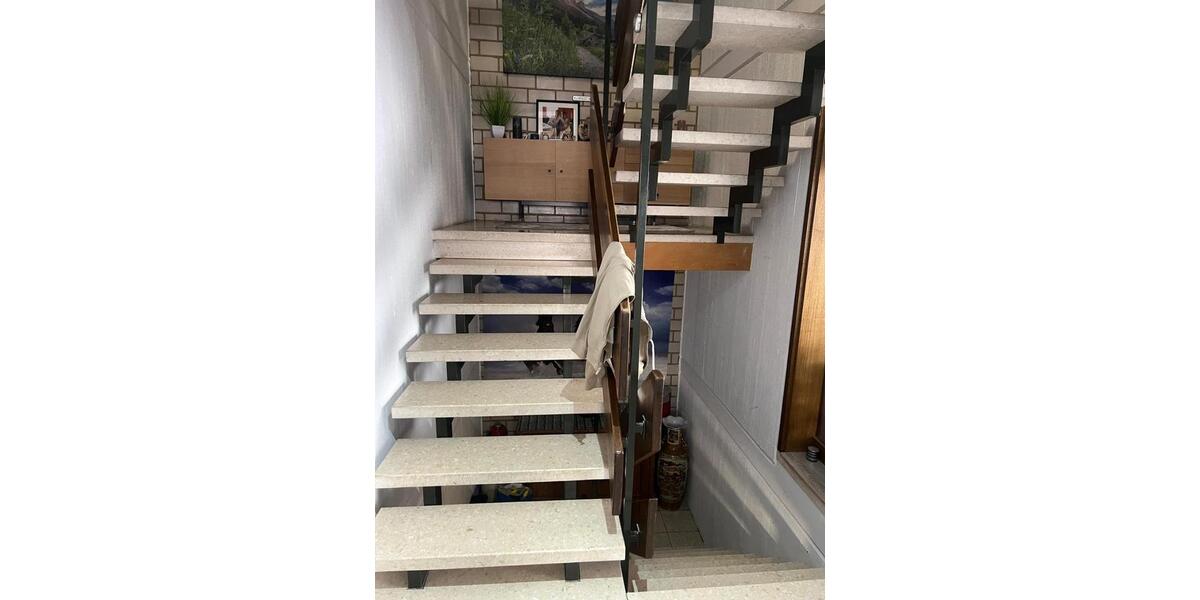 Doppelhaushälfte Nürtingen - 6 Zimmer, 219 m&sup2;, 550.000&euro; | Angebot:26074031