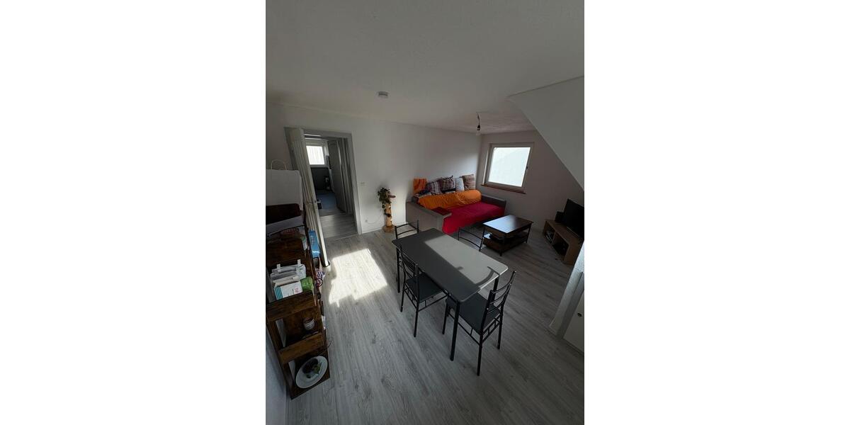 Dachgeschoßwohnung Stuttgart Luginsland - 3 Zimmer, 68 m&sup2;, 900&euro; | Angebot:25976190