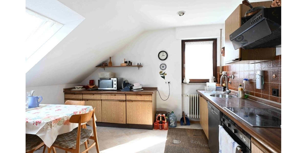 Vielfältige Angebote für Kinder und Jugendliche besonders attraktiv für junge Familien - Dachgeschoßwohnung Stuttgart Stammheim | Angebot:25990677