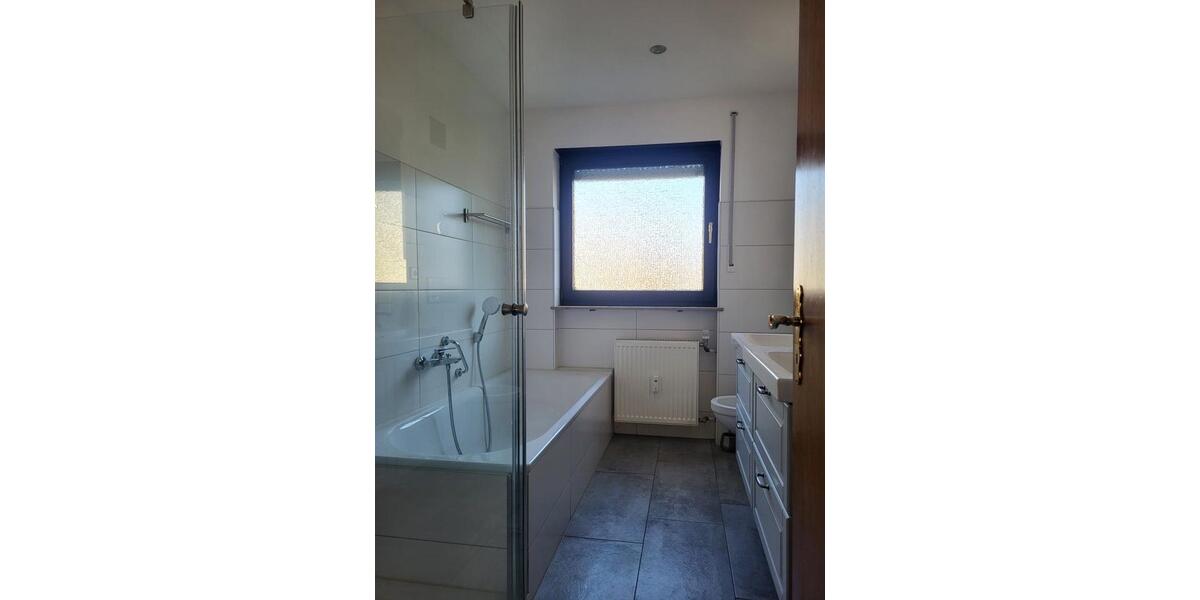 Erdgeschoßwohnung Ludwigsburg - 4 Zimmer, 120 m&sup2;, 1.500&euro; | Angebot:26384402