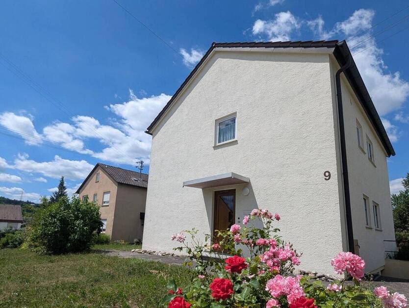 Gepflegtes Ein- bis Zweifamilienhaus mit Pelletheizung, großem Garten und Ausbaumöglichkeiten