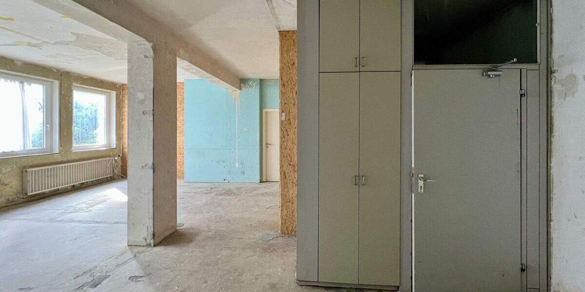 Gewerbeeinheit mit vielseitiger Nutzungsmöglichkeit - vermietete Teilfläche und großzügige Lagerflächen 4 zimmer