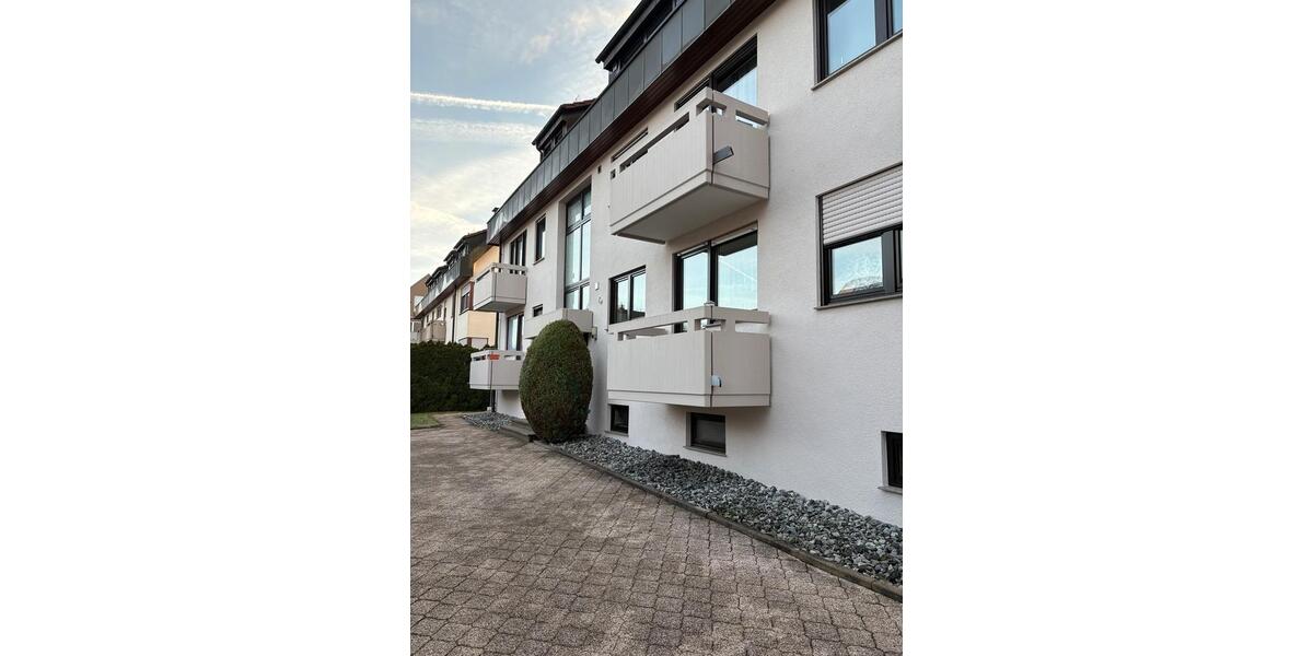 Großzügige 4,5-Zimmer Wohnung mit 4 Balkonen in Weilimdorf 4.5 zimmer