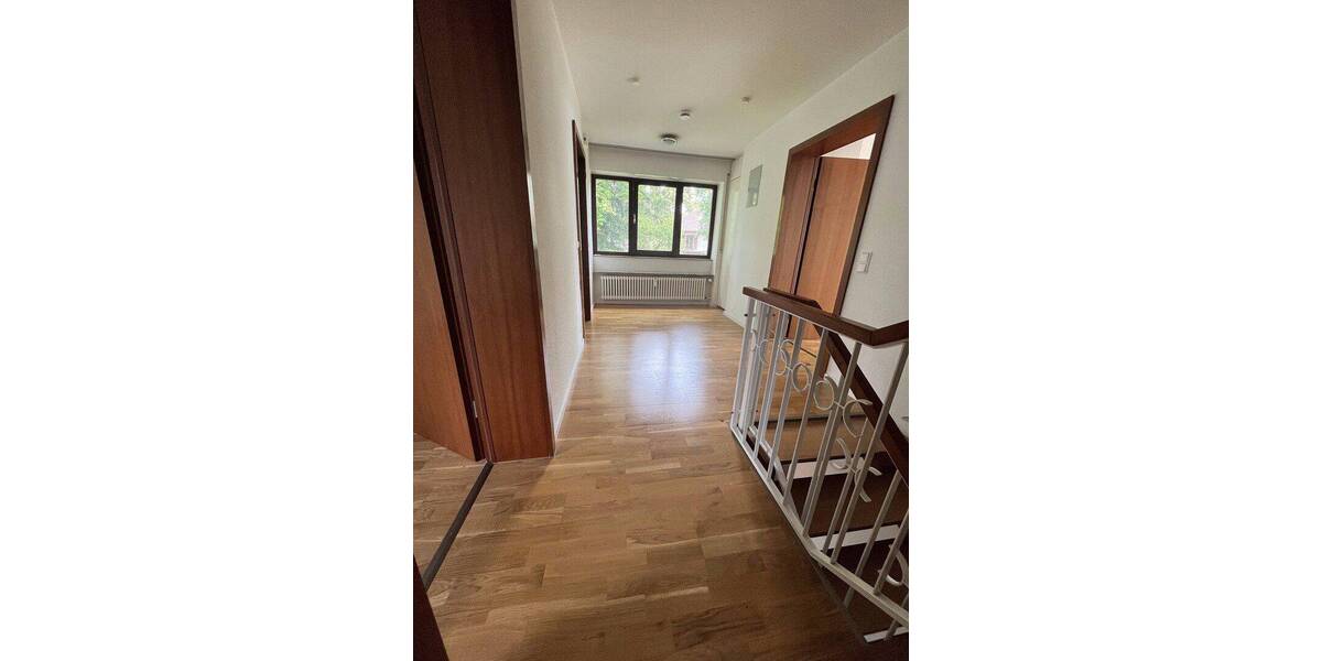Reihenendhaus Stuttgart Nord - 7 Zimmer, 198 m&sup2;, 2.950&euro; | Angebot:26886443