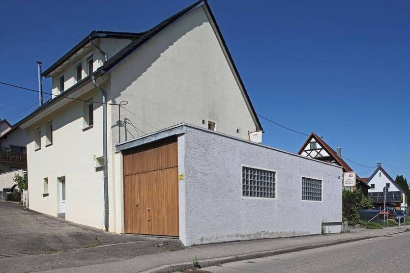 Wohn- und Geschäftshaus mit 3 Garagen