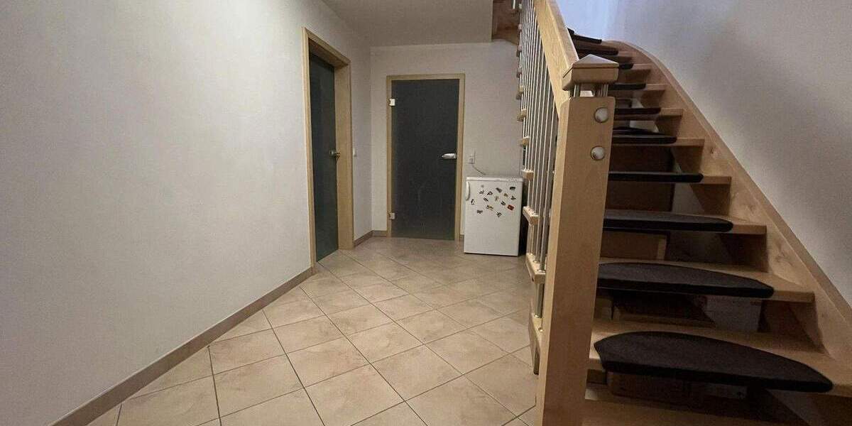 Freistehendes Einfamilienhaus mit Wellnessbereich, Einliegerwohnung und Doppelgarage in Kornwestheim 8 zimmer