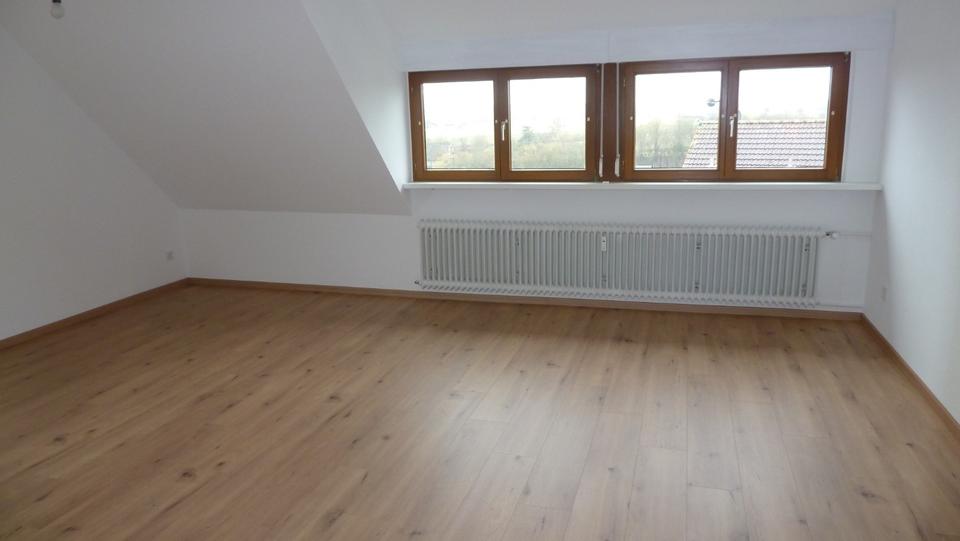 Etagenwohnung Leonberg - 3 Zimmer, 83 m&sup2;, 950&euro; | Angebot:25294733