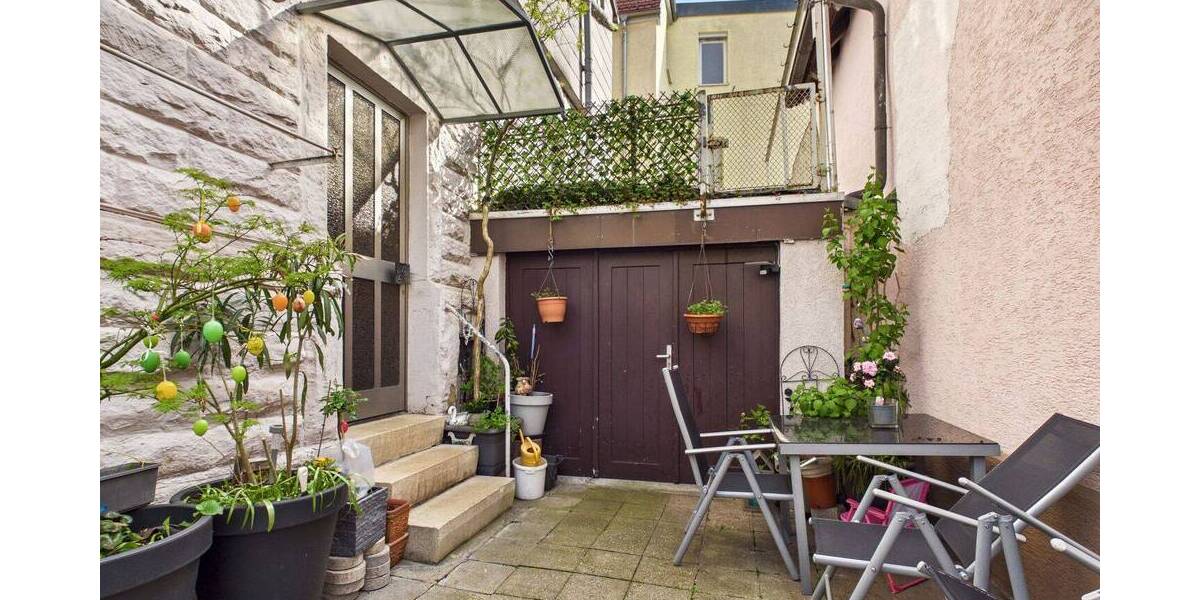 Mehrfamilienhaus, Wohnhaus Stuttgart Zuffenhausen - 8 Zimmer, 176 m&sup2;, 547.000&euro; | Angebot:26684039