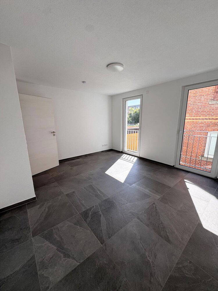 Neubau Sonnige, moderne 3-Zi.-Wohnung mit Balkon, Einbauküche und Stellplatz