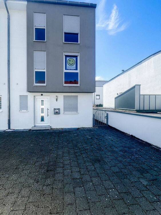 Sindelfingen-Darmsheim: Sehr gepflegtes Reiheneckhaus mit Südterrasse und Garten