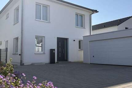 Haus zum Mieten in Dettenhausen 2.400 € 150 m²