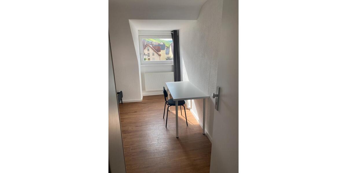 Dachgeschoßwohnung Stuttgart Luginsland - 3 Zimmer, 45 m&sup2;, 179.000&euro; | Angebot:26145432