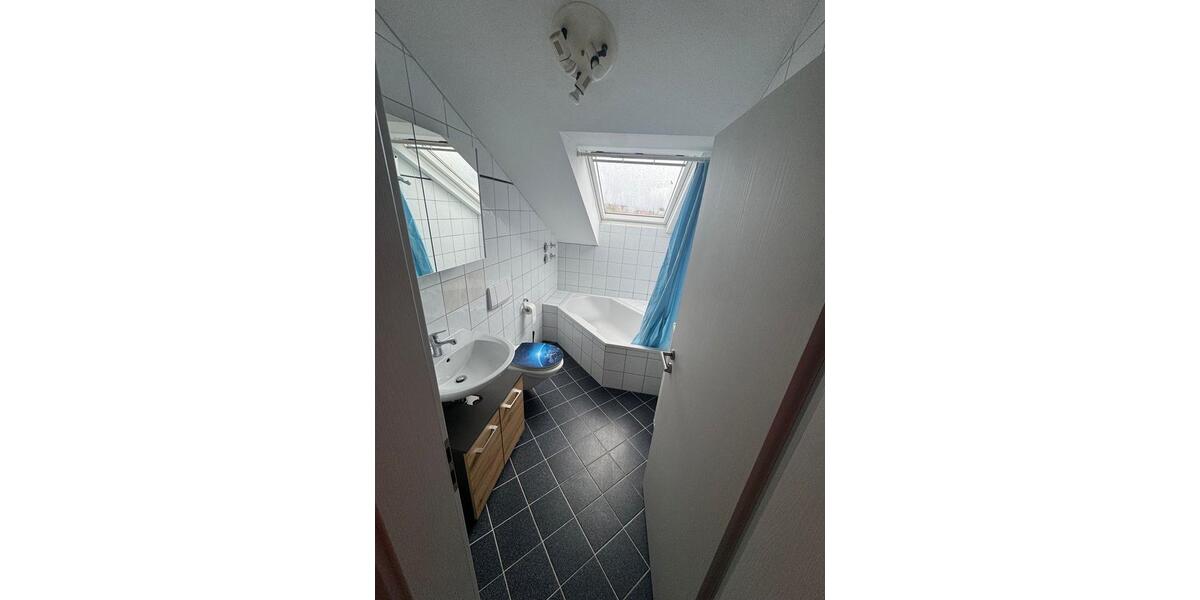 Dachgeschoßwohnung Stuttgart Vaihingen - 3 Zimmer, 76 m&sup2;, 1.350&euro; | Angebot:26623423