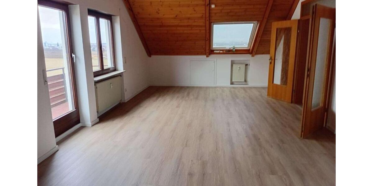 Dachgeschoßwohnung Kernen im Remstal - 3.5 Zimmer, 113 m&sup2;, 1.095&euro; | Angebot:25073823