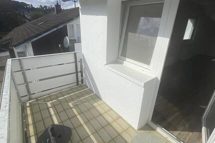 Charmante Dachgeschosswohnung mit Balkon zu vermieten 1.5 zimmer