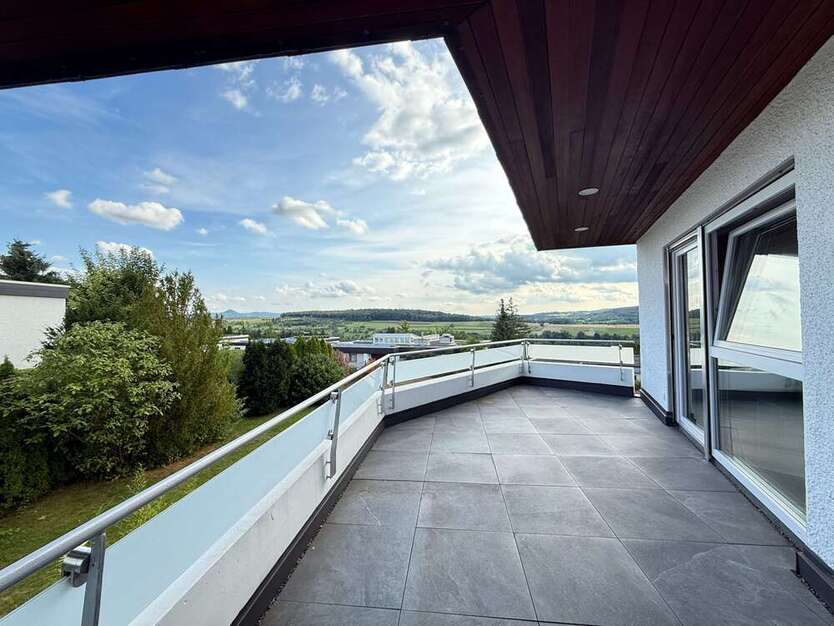 Haus zum Mieten in Neckartenzlingen 1.990 € 165 m²