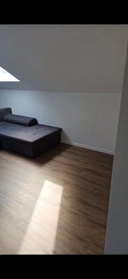 1 Zimmer Dachgeschoßwohnung, kernsaniert