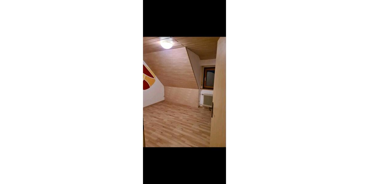 Dachgeschoßwohnung Böblingen Dagersheim - 5 Zimmer, 110 m&sup2;, 1.600&euro; | Angebot:26443391