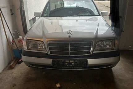 Mercedes-Benz C 180 211.150 km 3.400 &euro; Sachsenheim 74343