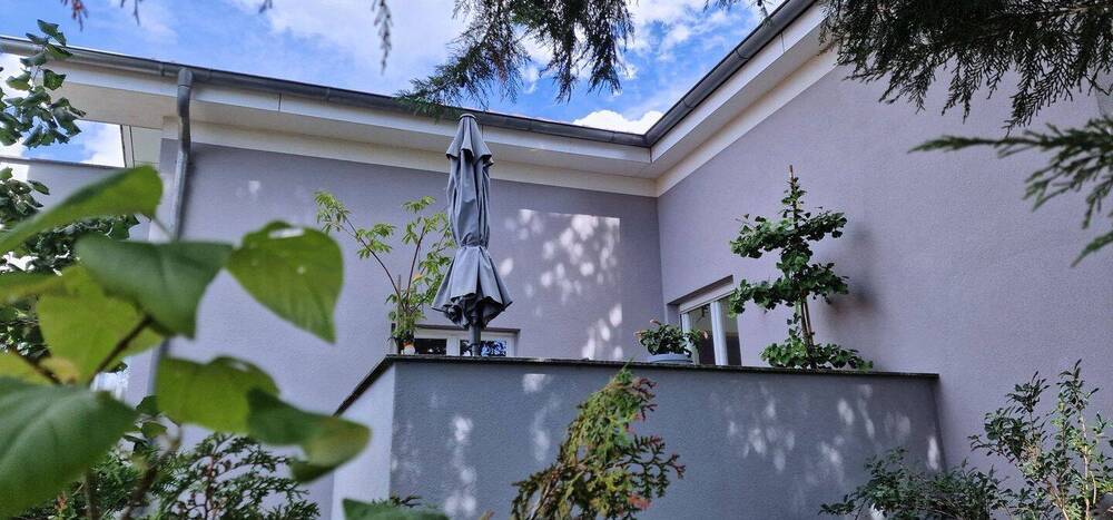 Von Privat: Lichtdurchflutetes Architekten-Haus mit EinliegerWohnung in Top-Halbhöhenlage