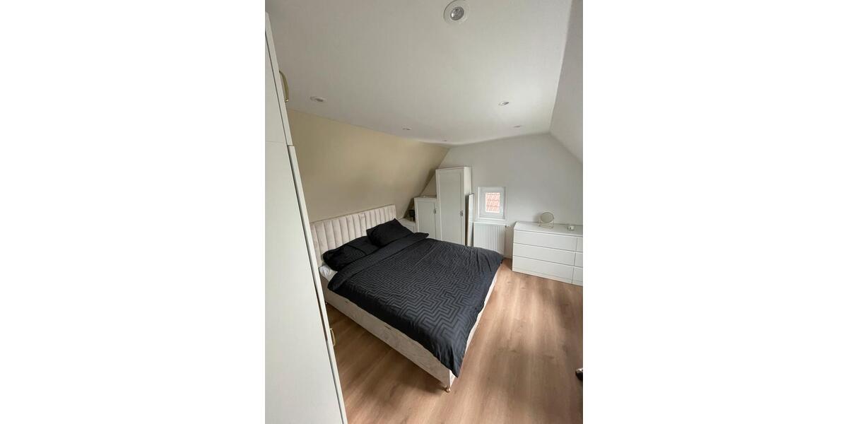 Dachgeschoßwohnung Esslingen am Neckar Oberesslingen - 2 Zimmer, 40 m&sup2;, 850&euro; | Angebot:25088748