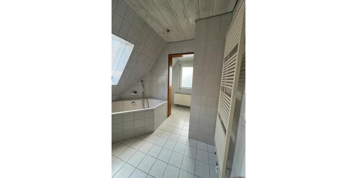 Dachgeschoßwohnung Stuttgart Zuffenhausen - 2 Zimmer, 50 m&sup2;, 900&euro; | Angebot:25312597