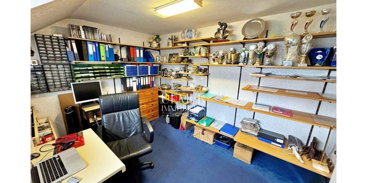 gepflegte Doppelhaushälfte mit großzügigem Grundstück in bester Lage von Böblingen 8 zimmer