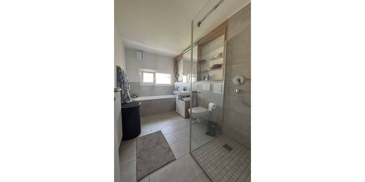 Reihenmittelhaus Freiberg am Neckar / Heutingsheim Heutingsheim - 4 Zimmer, 134 m&sup2;, 2.100&euro; | Angebot:26917533