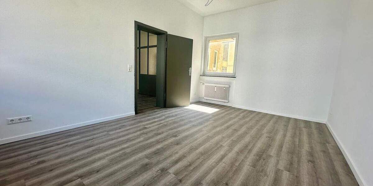 Etagenwohnung Stuttgart Ost - 3 Zimmer, 126 m&sup2;, 1.800&euro; | Angebot:25674459