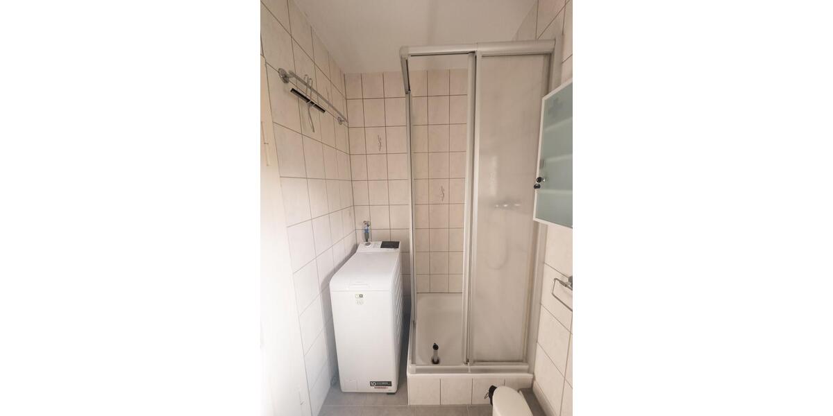 Hochparterre Stuttgart Degerloch - 1.5 Zimmer, 28 m&sup2;, 665&euro; | Angebot:26152553